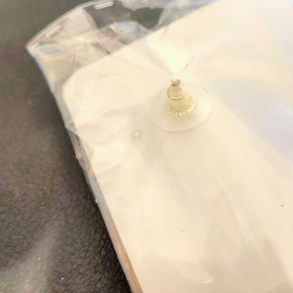 Elegant 18k Gold Plated Pearl Stud Spiral Rhinestones Earrings - Picture 8 of 8